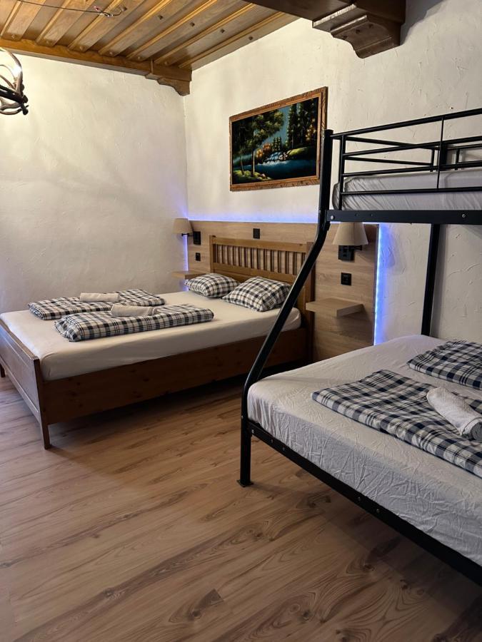 Hostel Lovely Rooms, City Center, Shared Bathroom, Windows To Corridor Villach Exterior photo
