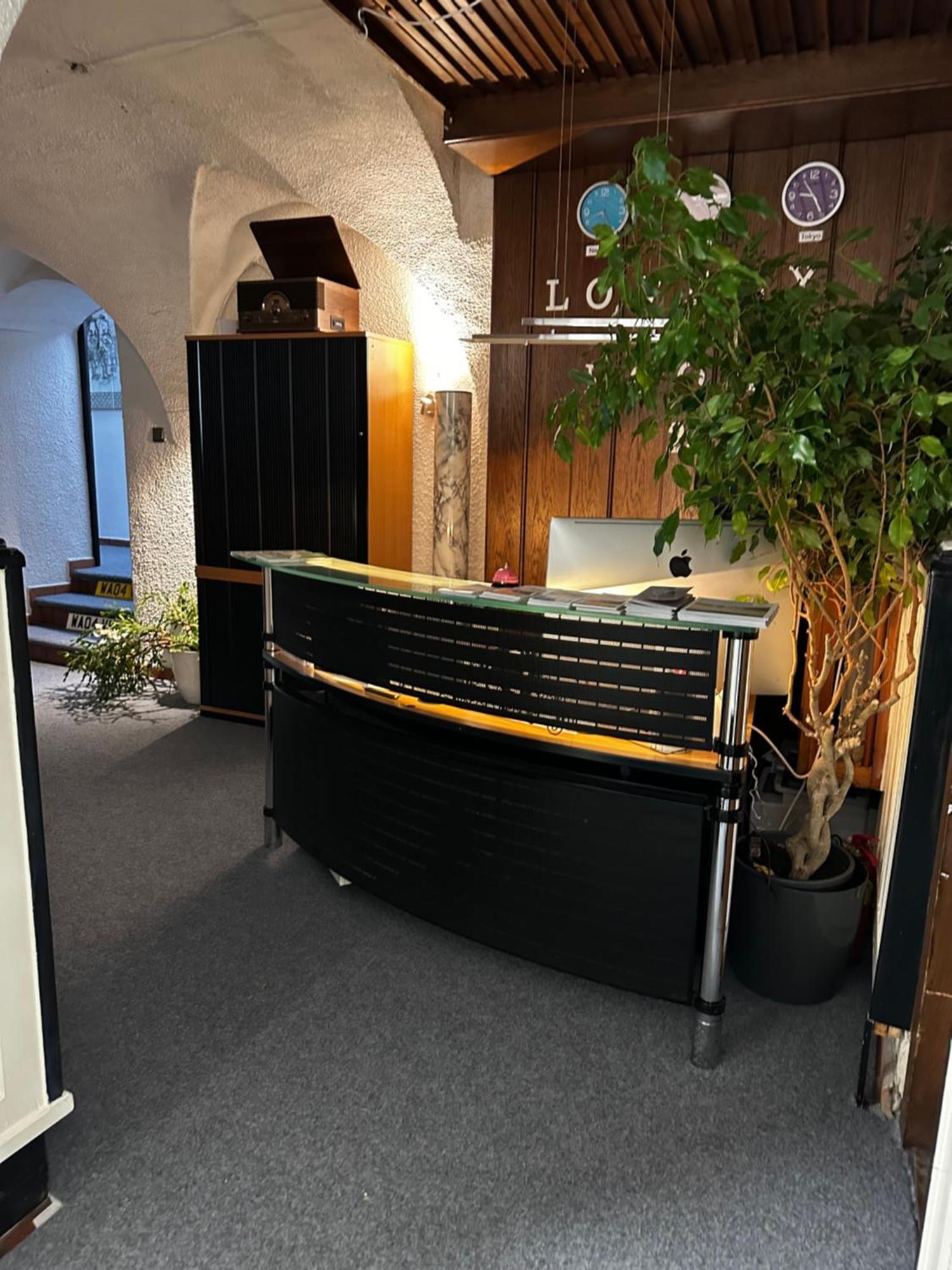 Hostel Lovely Rooms, City Center, Shared Bathroom, Windows To Corridor Villach Exterior photo